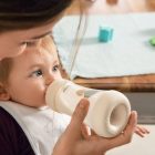 Chicco Perfect5 biofunkcionális cumisüveg 240 ml közepesen gyors  AJÁNLOTT KOR: 2H + kék