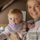 BIBS játszócumi - Colour natúr kaucsuk 0-6 hó cseresznyevirág 1 db