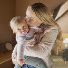 BIBS játszócumi - Colour natúr kaucsuk 0-6 hó delfin 1 db