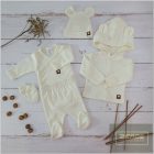 Zyzio&Zuzia 5 részes babakelengye szett:body+nadrág+sapka+kesztyű+kabát -ecrü