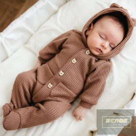 EEVI Cool Beary kisfiú kötött,kapucnis overál-barna