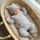 Zyzio&Zuzia KAZUM 3 darabos kötött szett, amely gyermekeddel együtt növekszik - pulóver, nadrág és sapka-mogyoró