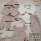 Zyzio&Zuzia 5 részes babakelengye szett:body+nadrág+sapka+kesztyű+kabát -bézs