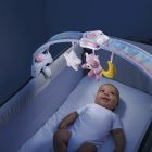 CHICCO Rainbow Sky kiságy játékhíd és éjszakai fény elemes -kék